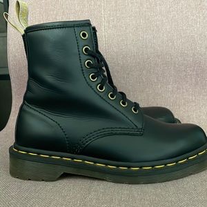 Dr. Martens Vegan 1460 8-Eye black smooth boots
